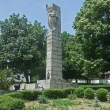 Паметникът в центъра